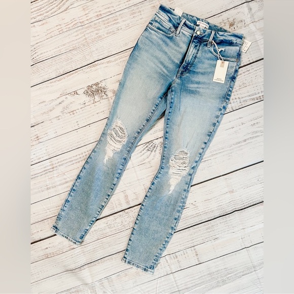 ⚡️GOOD AMERICAN GOOD LEGS SKINNY JEANS - Picture 2 of 9